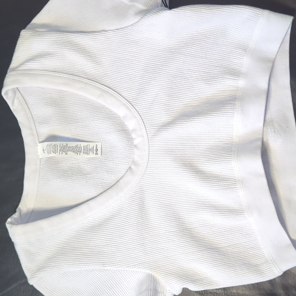 Seamless ripped Serene short sleeve top
